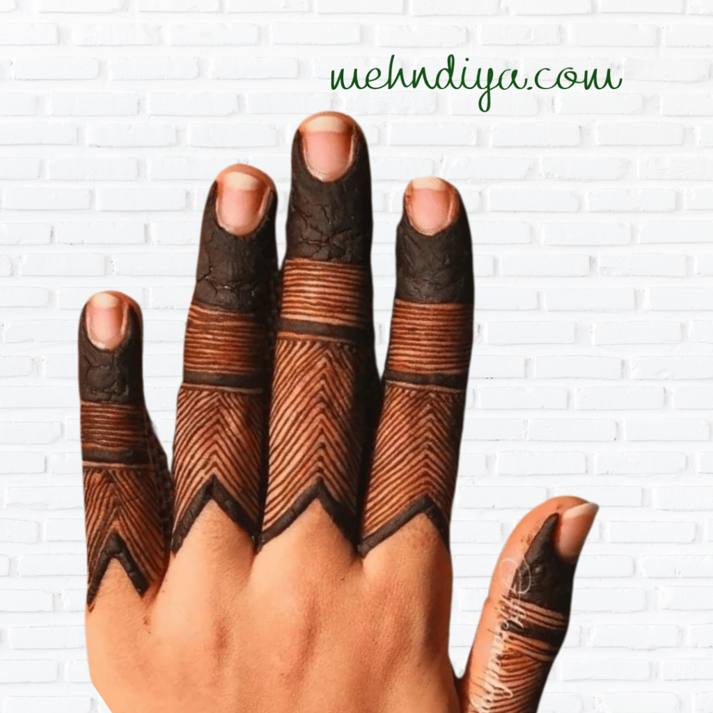 simple finger mehndi design