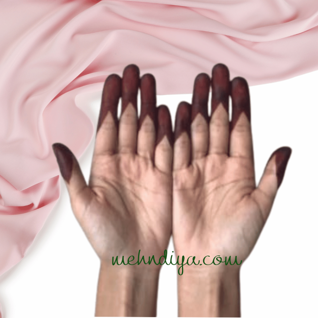 simple henna design on fingers right hands minmilistic