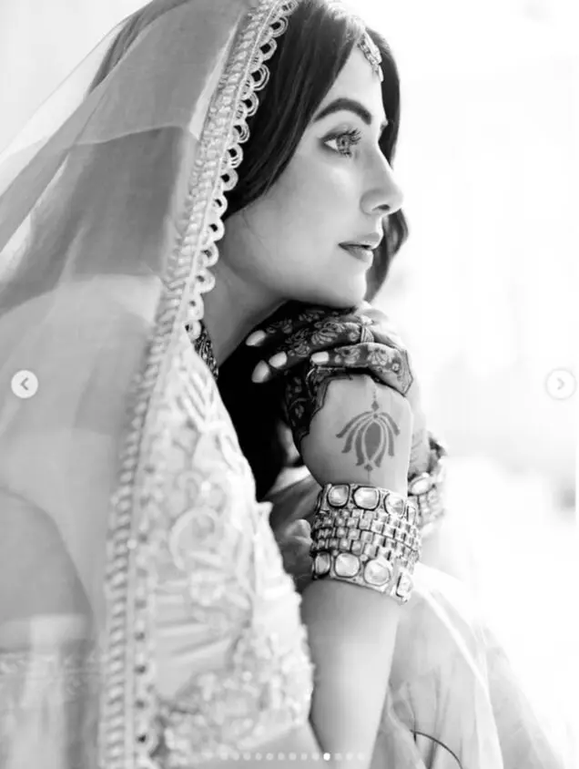 Hina khan minimilistic mehndi design