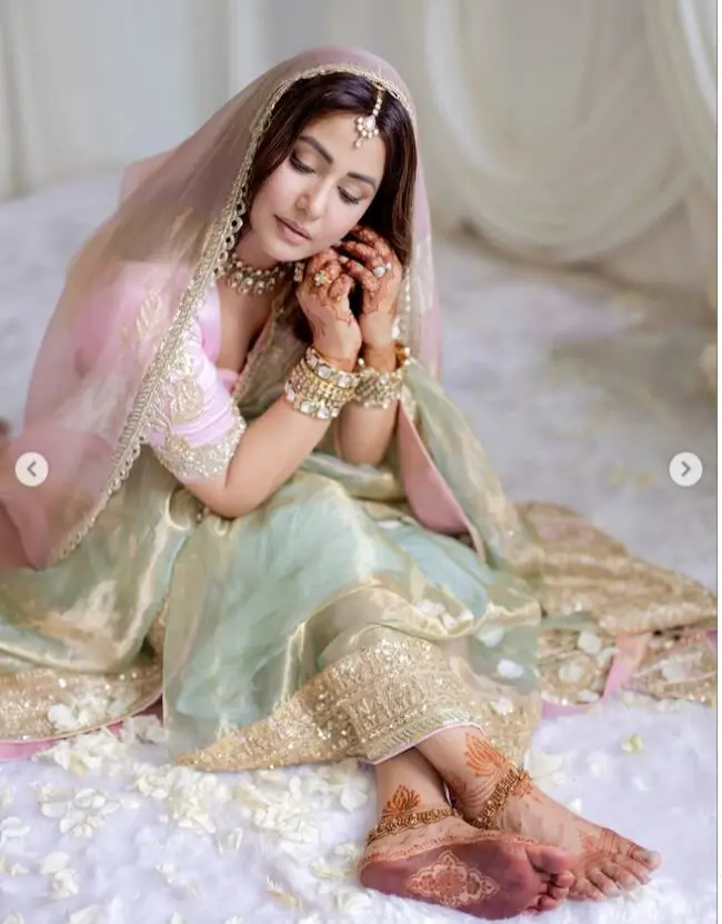 Henna khan mehndi design: setting new trends for brides all over the world 2 Hinna khan stunning mehndi design simple