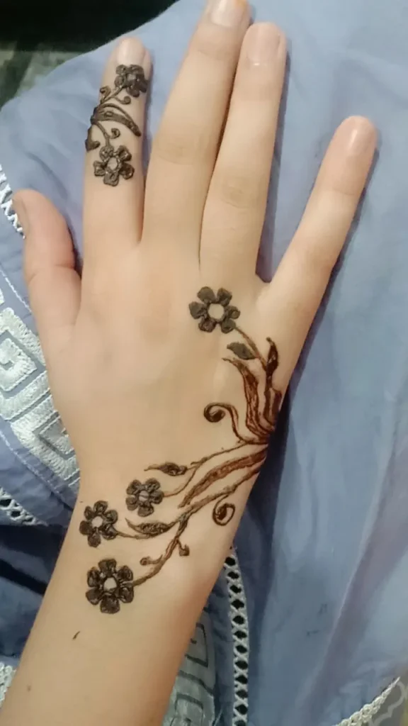 simple henna tattoo backhand